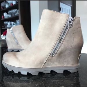 Sorel Joan of Arctic Wedge II Zip Bootie Brown / Light Brown / Khaki 6.5 Boot